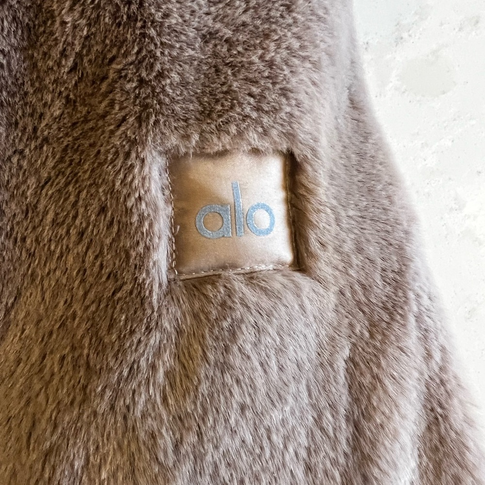 ALO Yoga Tan Foxy Fur Jacket - Picture 6 of 6